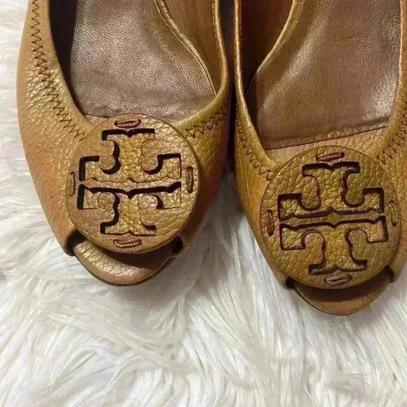 Tory Burch Brown Leather Sally Wedge Pumps Size 8M - Picture 2 of 13